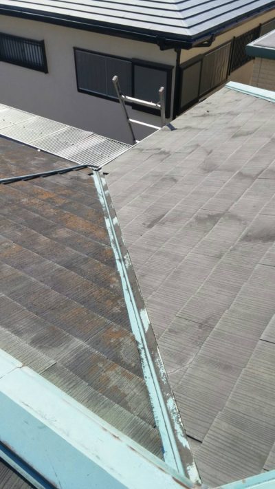 戸塚区の屋根を塗り替えている時の写真