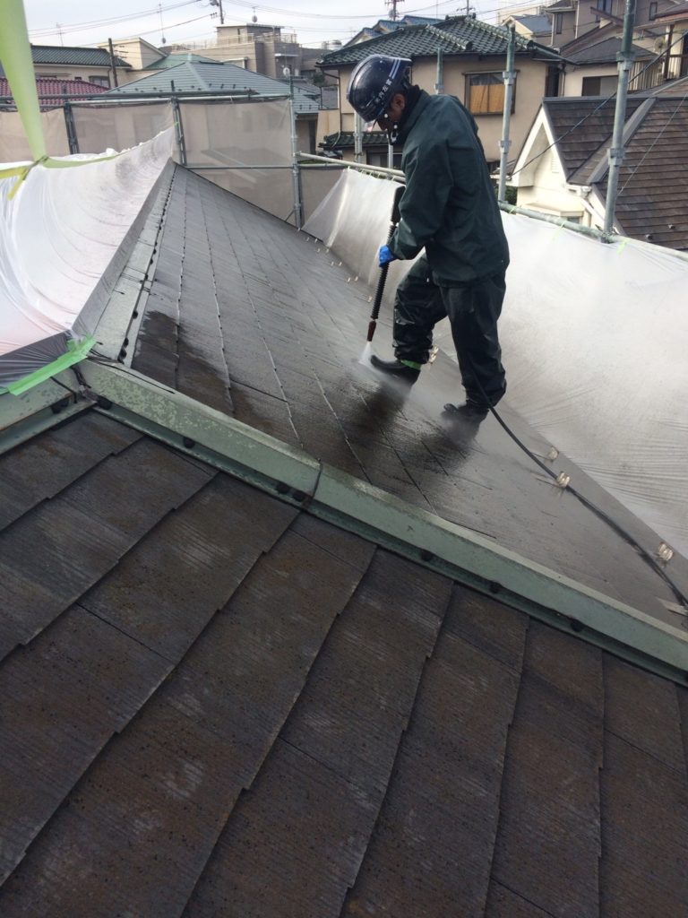 横浜市 屋根　外壁高圧洗浄作業