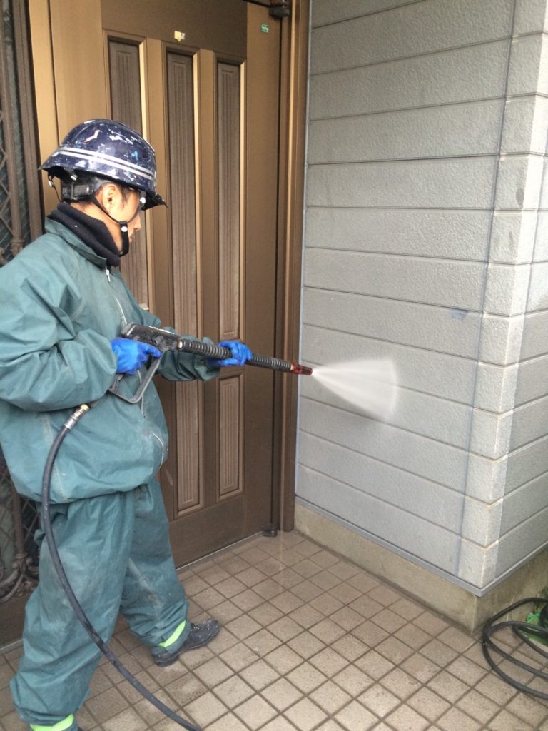 横浜市 屋根　外壁高圧洗浄作業